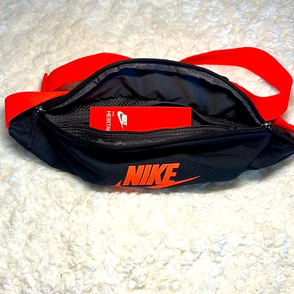 🔥Nike Fanny pack🔥 - Picture 2 of 3
